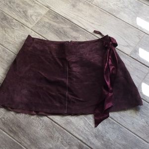 ❤️ BEBE Leather/ Suede mini skirt
